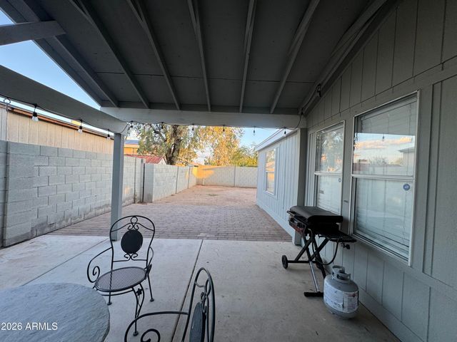 117 E VILLA THERESA Drive, Phoenix, AZ 85022