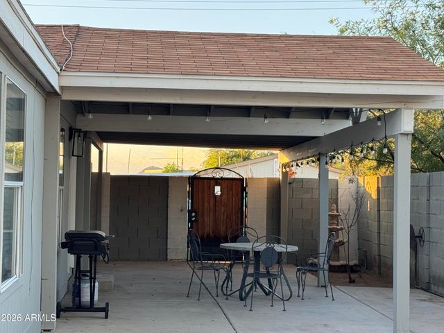 117 E VILLA THERESA Drive, Phoenix, AZ 85022