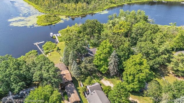 1325 Elkhorn Lake Road, Lake Orion, MI 48362