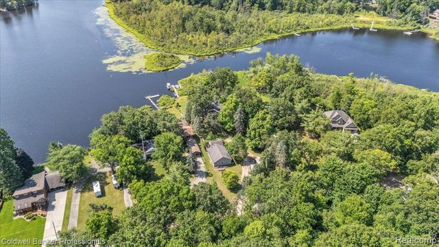 1325 Elkhorn Lake Road, Lake Orion, MI 48362