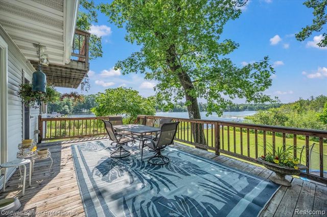1325 Elkhorn Lake Road, Lake Orion, MI 48362