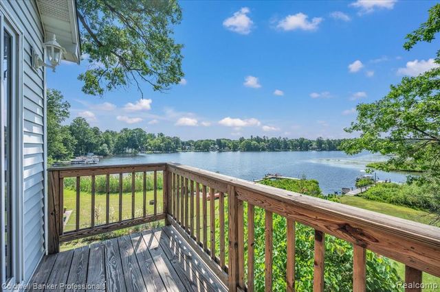 1325 Elkhorn Lake Road, Lake Orion, MI 48362