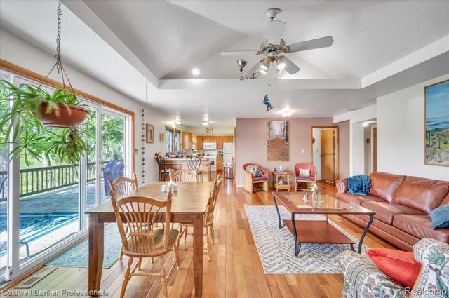 1325 Elkhorn Lake Road, Lake Orion, MI 48362