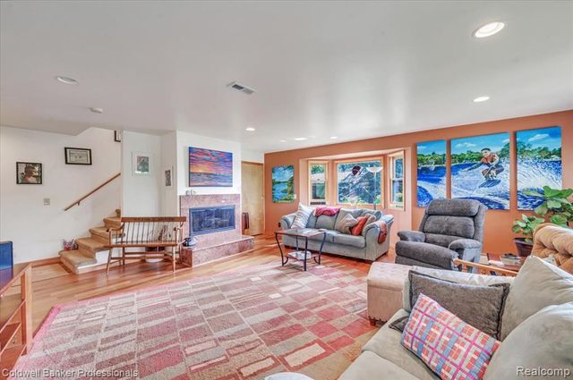 1325 Elkhorn Lake Road, Lake Orion, MI 48362