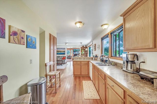1325 Elkhorn Lake Road, Lake Orion, MI 48362