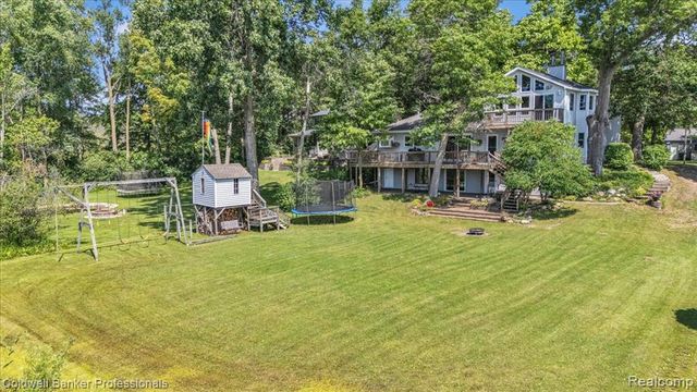 1325 Elkhorn Lake Road, Lake Orion, MI 48362