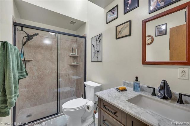 1325 Elkhorn Lake Road, Lake Orion, MI 48362