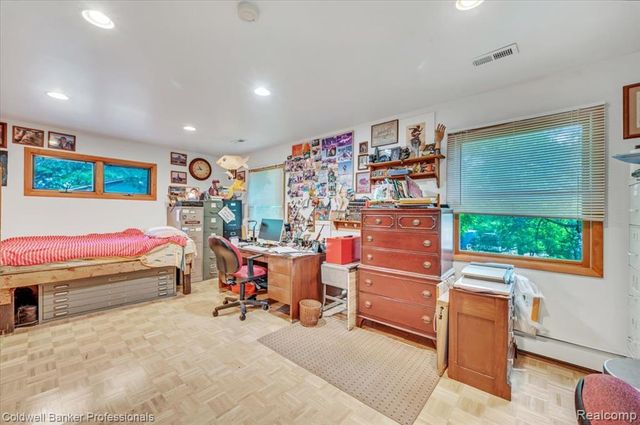 1325 Elkhorn Lake Road, Lake Orion, MI 48362