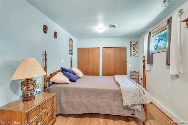 1325 Elkhorn Lake Road, Lake Orion, MI 48362