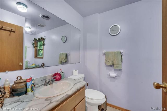 1325 Elkhorn Lake Road, Lake Orion, MI 48362