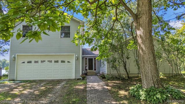 1325 Elkhorn Lake Road, Lake Orion, MI 48362