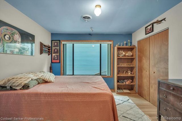 1325 Elkhorn Lake Road, Lake Orion, MI 48362