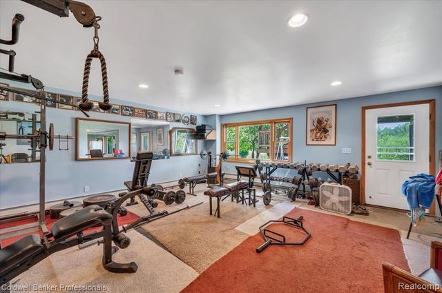1325 Elkhorn Lake Road, Lake Orion, MI 48362