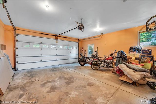 1325 Elkhorn Lake Road, Lake Orion, MI 48362