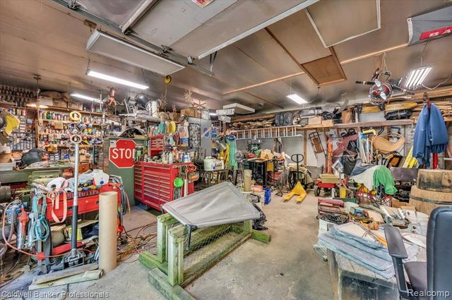 1325 Elkhorn Lake Road, Lake Orion, MI 48362