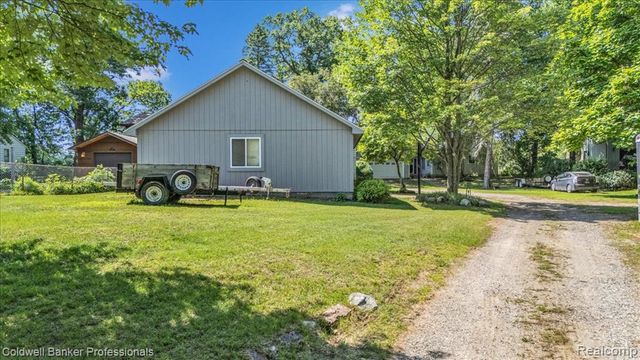 1325 Elkhorn Lake Road, Lake Orion, MI 48362