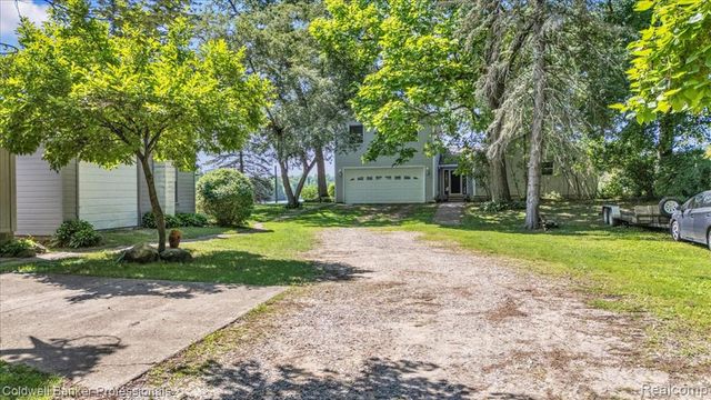 1325 Elkhorn Lake Road, Lake Orion, MI 48362