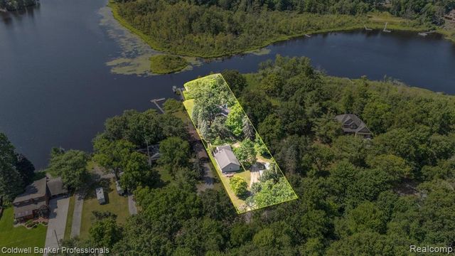 1325 Elkhorn Lake Road, Lake Orion, MI 48362