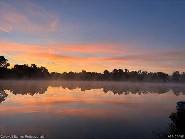 1325 Elkhorn Lake Road, Lake Orion, MI 48362