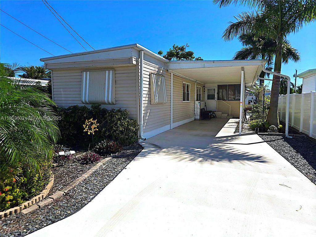 4208 S Shady Lane, Boynton Beach, FL 33436