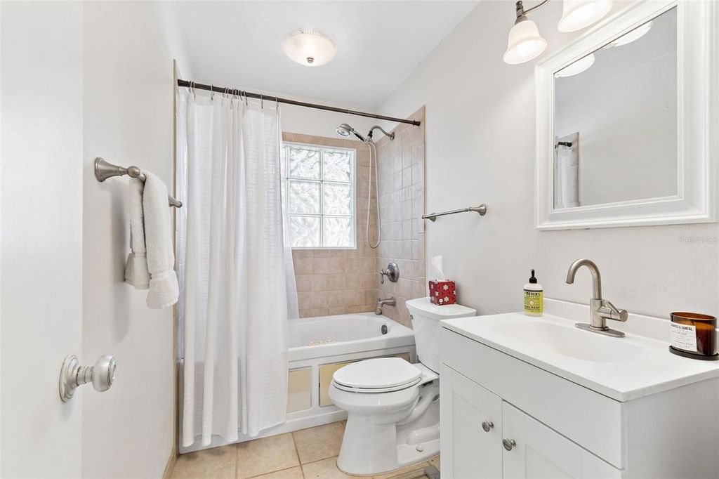 Image 24 of property listing at 3906 NW 21ST TERRACE, Gainesville, FL 32605