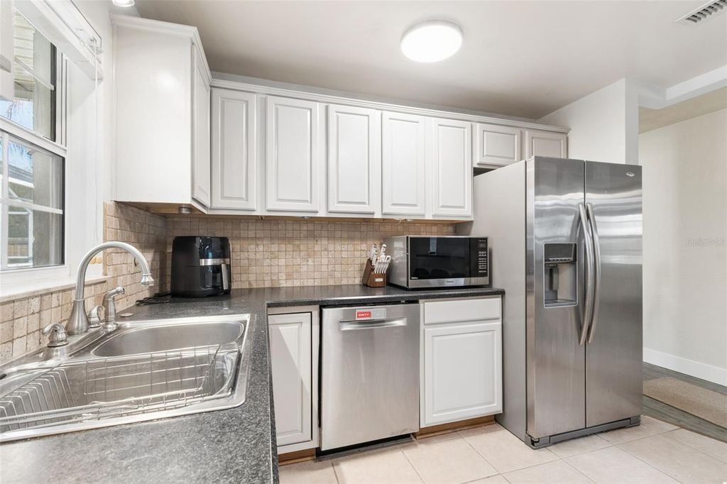 Image 7 of property listing at 3906 NW 21ST TERRACE, Gainesville, FL 32605