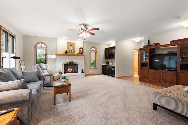 1231 Abbey Oaks Drive, Lemont, IL 60439