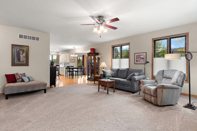 1231 Abbey Oaks Drive, Lemont, IL 60439