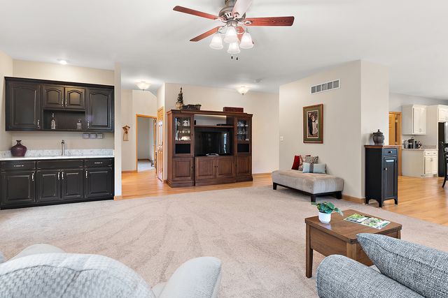 1231 Abbey Oaks Drive, Lemont, IL 60439