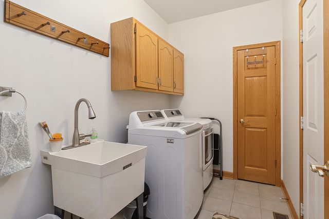 1231 Abbey Oaks Drive, Lemont, IL 60439