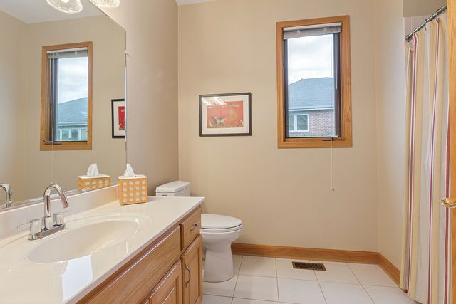 1231 Abbey Oaks Drive, Lemont, IL 60439