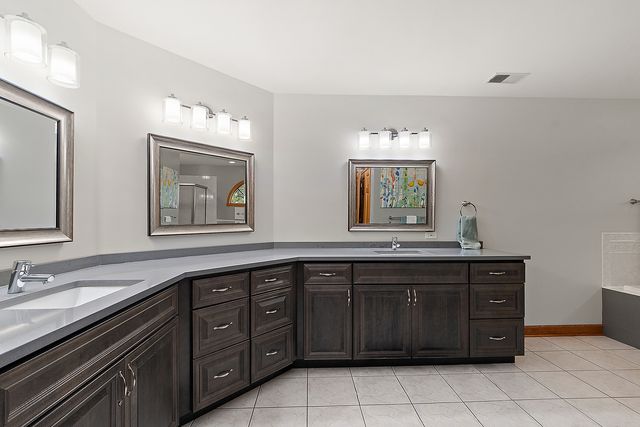 1231 Abbey Oaks Drive, Lemont, IL 60439
