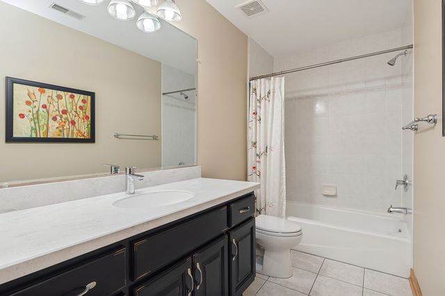 1231 Abbey Oaks Drive, Lemont, IL 60439