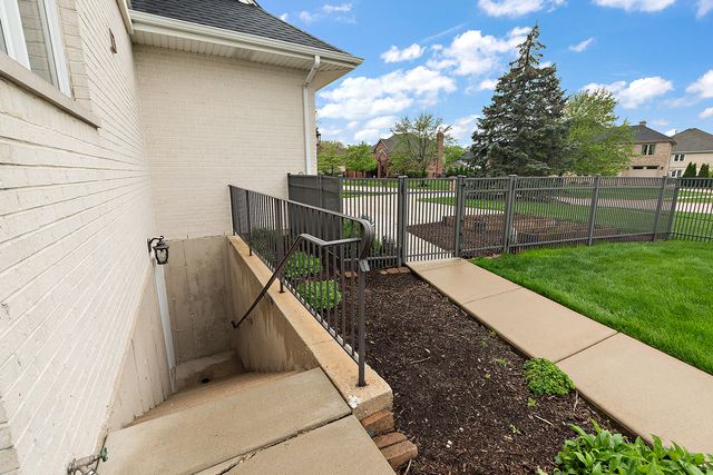 1231 Abbey Oaks Drive, Lemont, IL 60439