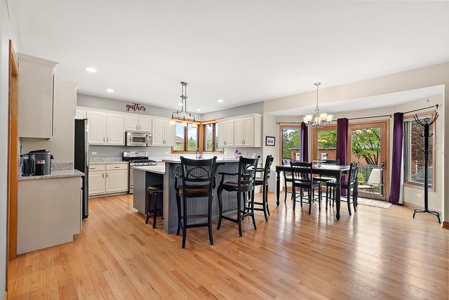 1231 Abbey Oaks Drive, Lemont, IL 60439