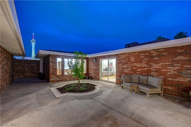2101 Santiago Street, Las Vegas, NV 89104