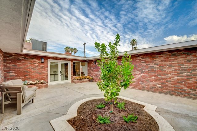 2101 Santiago Street, Las Vegas, NV 89104