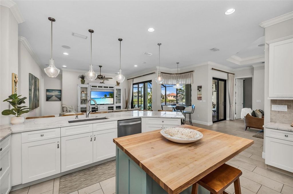 Image 21 of property listing at 6224 SIGNATURE POINTE LANE, Bradenton, FL 34210