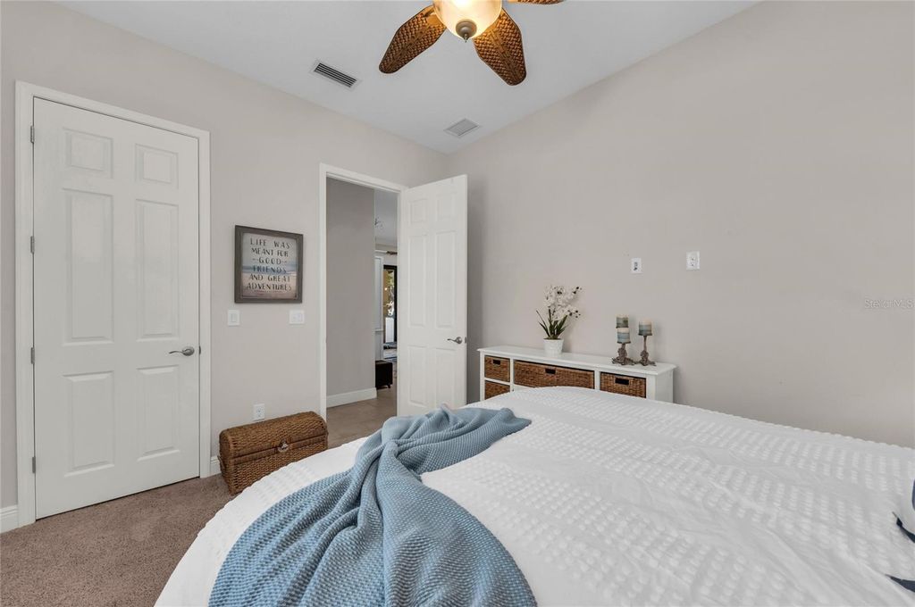 Image 38 of property listing at 6224 SIGNATURE POINTE LANE, Bradenton, FL 34210