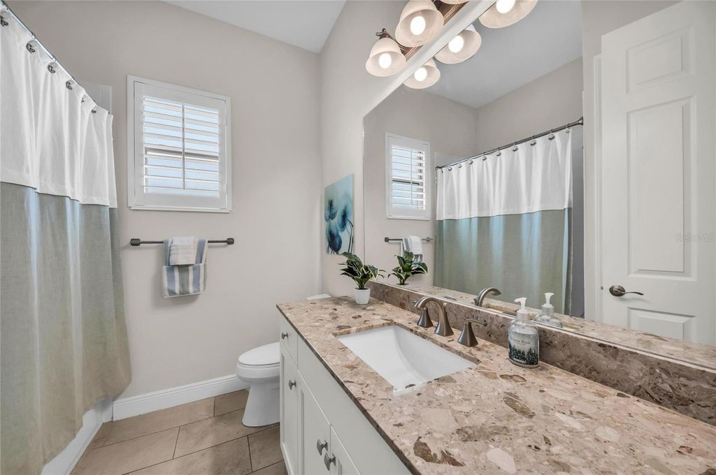 Image 42 of property listing at 6224 SIGNATURE POINTE LANE, Bradenton, FL 34210