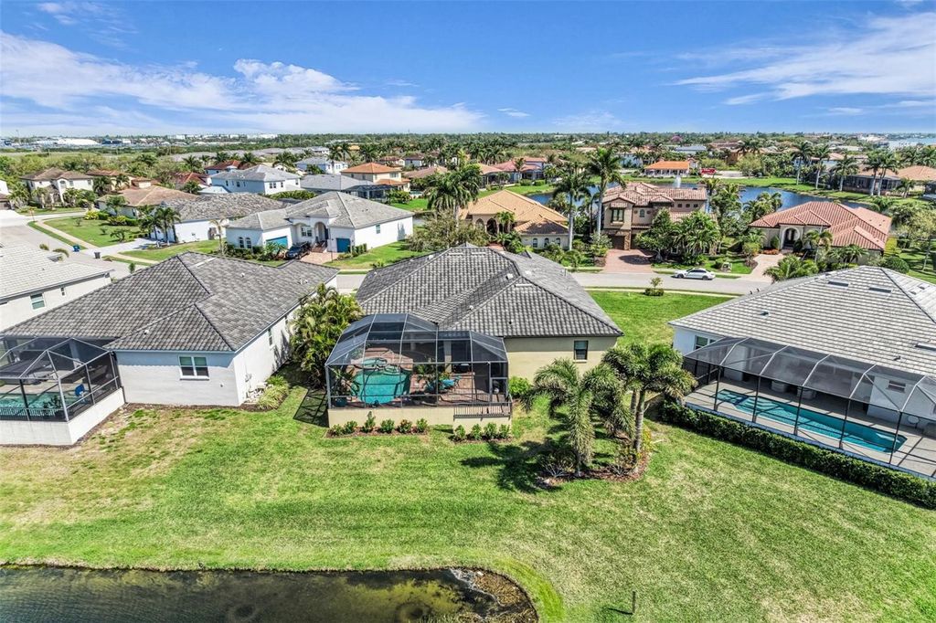 Image 55 of property listing at 6224 SIGNATURE POINTE LANE, Bradenton, FL 34210