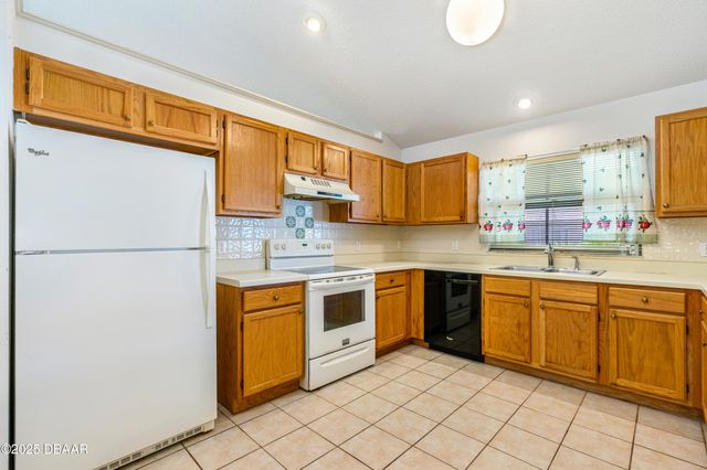 1392 Surrey Park Drive, Port Orange, FL 32128