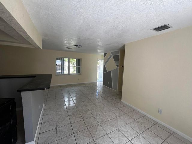 2691 NW 8th Street, Pompano Beach, FL 33069