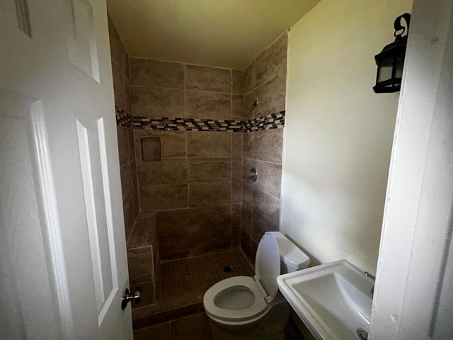2691 NW 8th Street, Pompano Beach, FL 33069