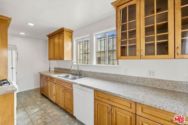 8415 Rosewood Avenue, West Hollywood, CA 90048