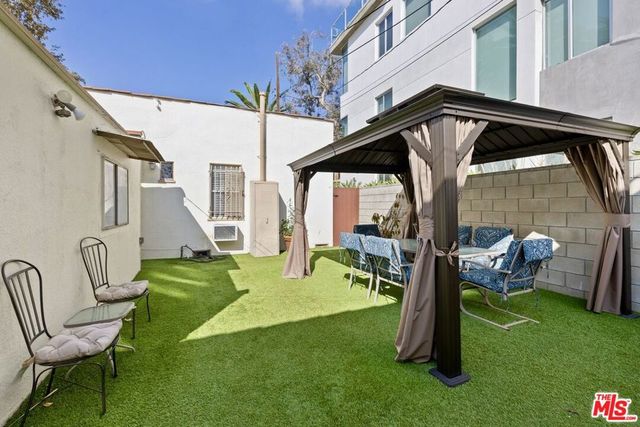 8415 Rosewood Avenue, West Hollywood, CA 90048