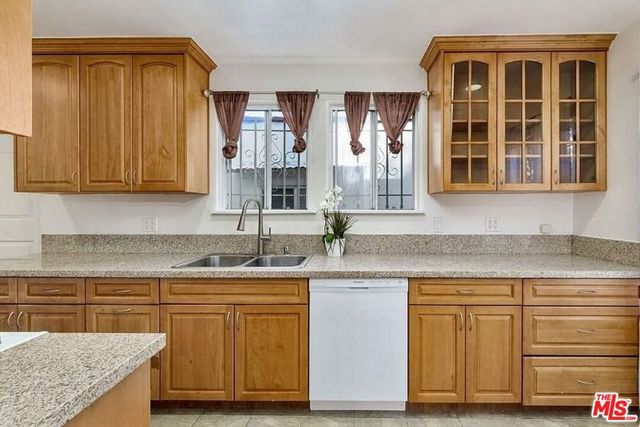 8415 Rosewood Avenue, West Hollywood, CA 90048