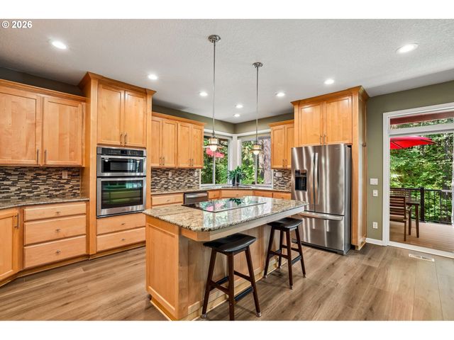 8297 Sw HAYDEN Dr, Beaverton, OR 97007