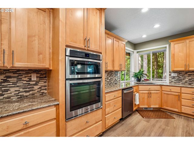 8297 Sw HAYDEN Dr, Beaverton, OR 97007