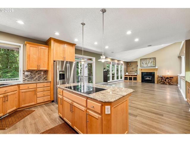 8297 Sw HAYDEN Dr, Beaverton, OR 97007